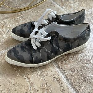 Women’s sneakers camouflage size 9.5